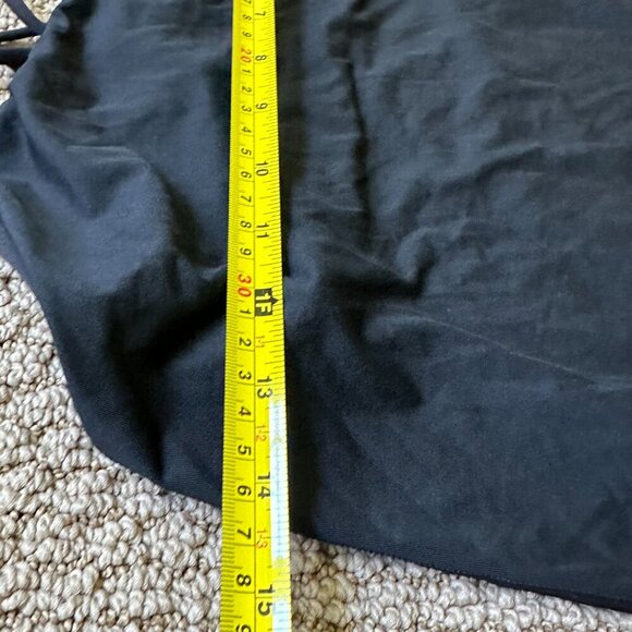 A102 Lululemon Athletica Tank Black size 4 Criss Cross back - Picture 3 of 5